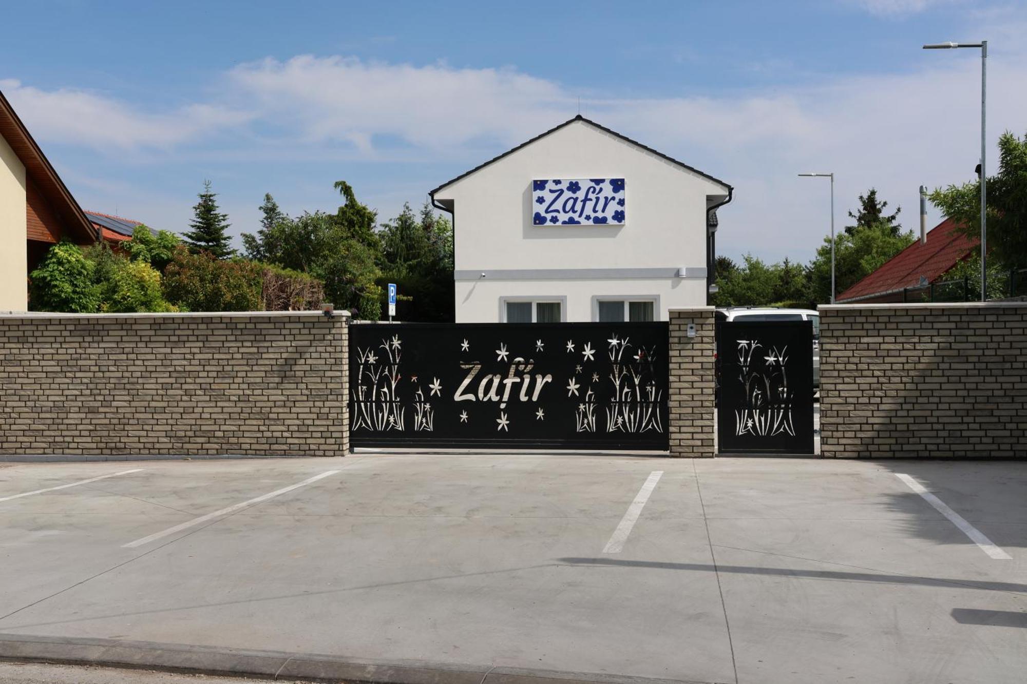 Zafir Otel Dunajská Streda Dış mekan fotoğraf